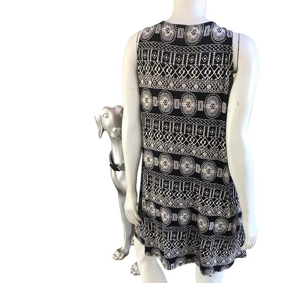 Veronica M Tie Front Geometric Print Black White Flowy Dress Women's Size M - Picture 3 of 8